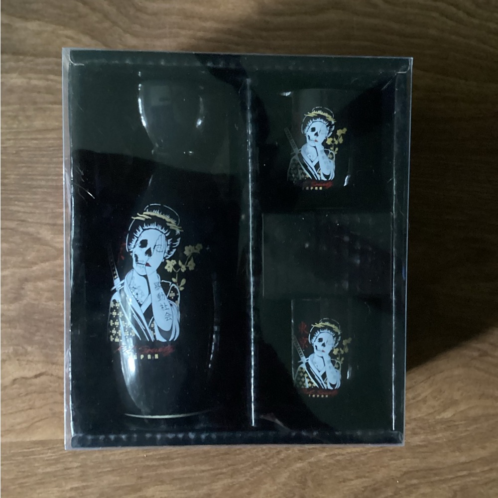 Riot Society Sake Set - Picture 2 of 3